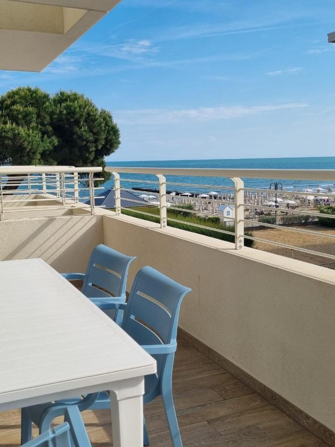 Sea View Apartment With Swimming Pool Лидо-ди-Езоло Экстерьер фото